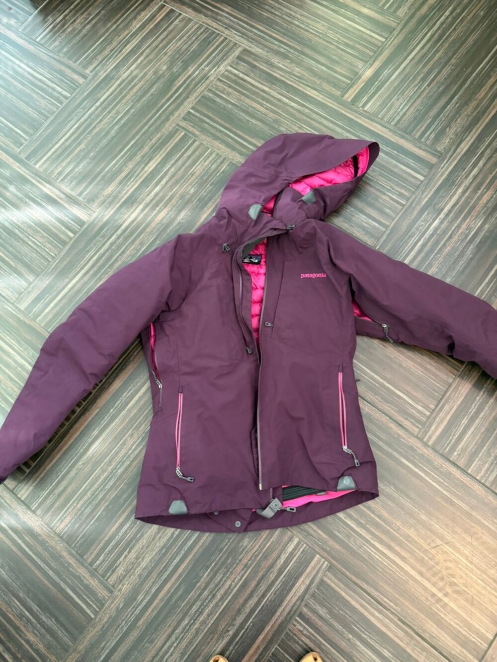 Patagonia Women’s Insulated Ski Jacket – Size S – Plum & Hot Pink